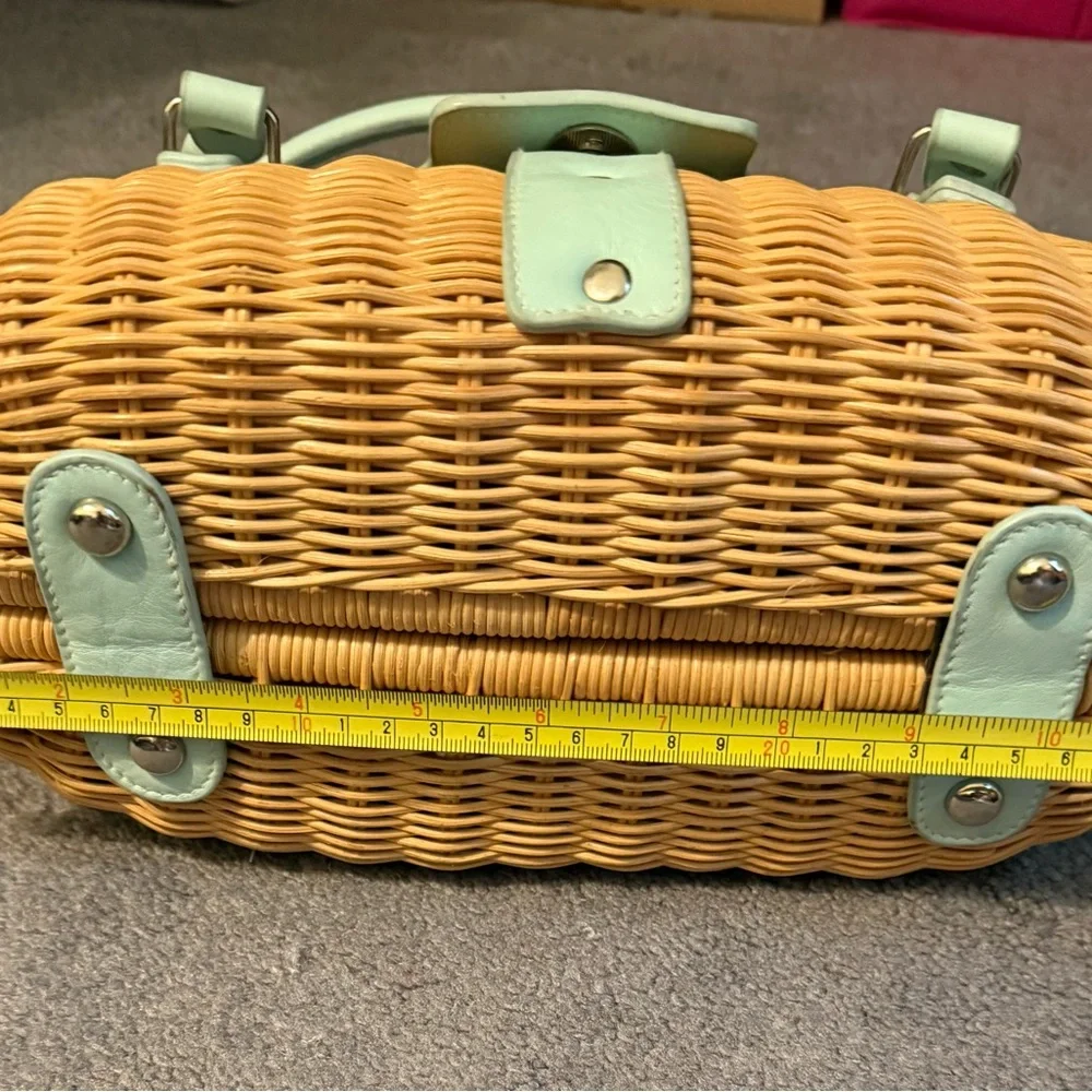 Classic Woven Straw Shoulder Bag with Mint Leather Trim - Picture 4 of 9